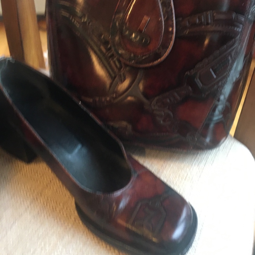 Leather shoes and pocketbook set